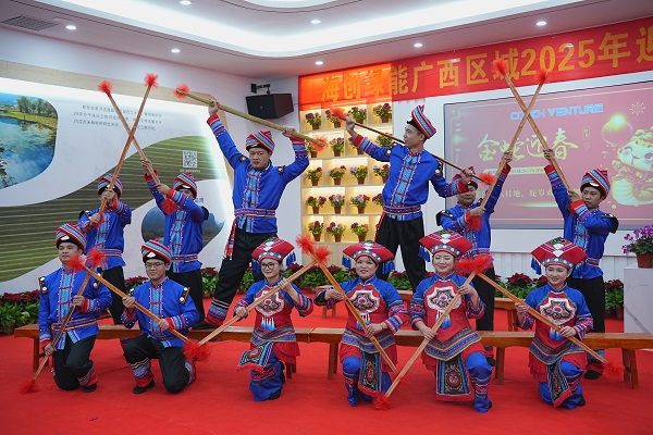 1739176913471212.jpg 12扁擔舞副本.jpg