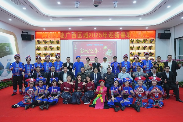 1739177143203479.jpg 25-與領導合影副本.jpg